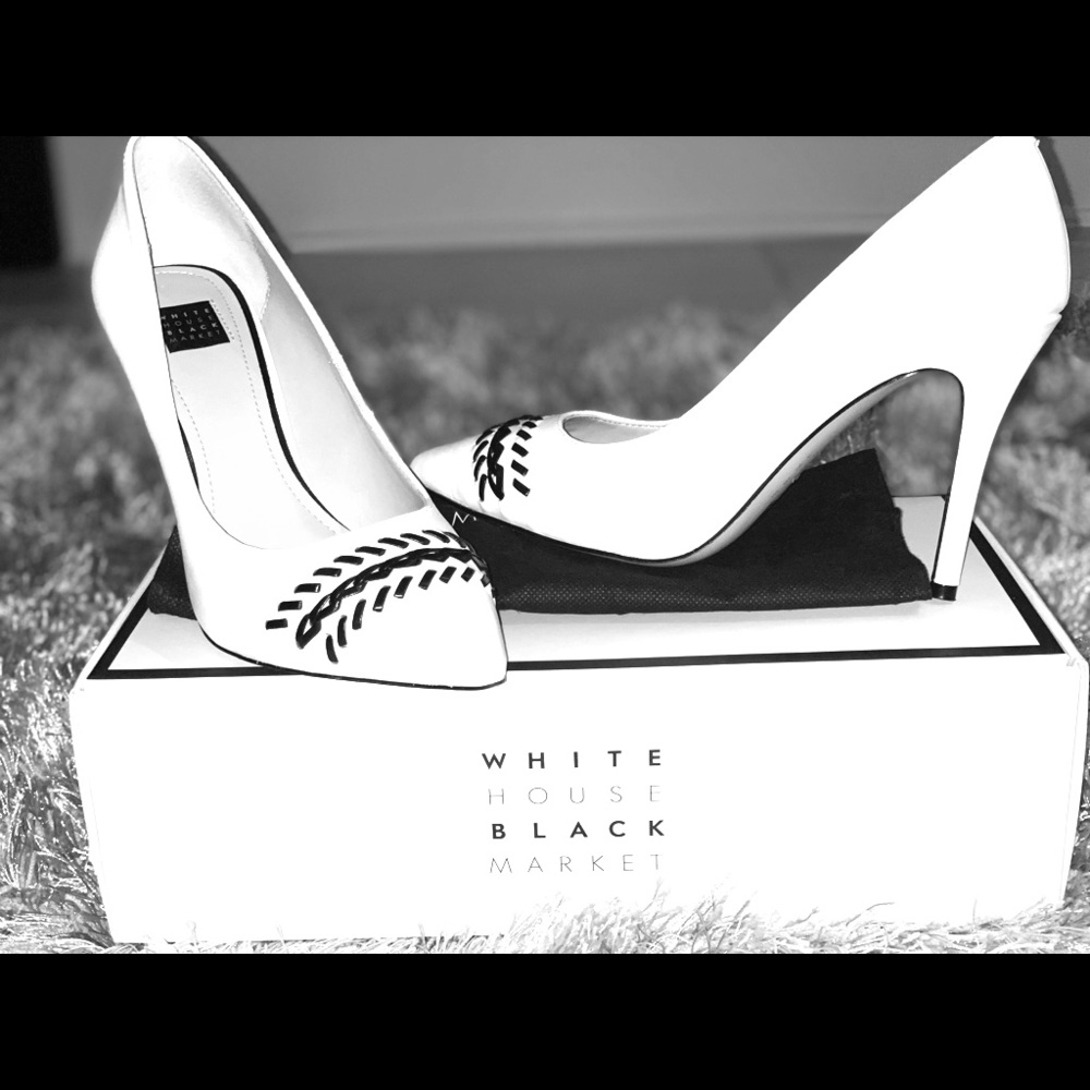 White House Black Market pump